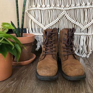 Clarks brown nubuck lace-up boots